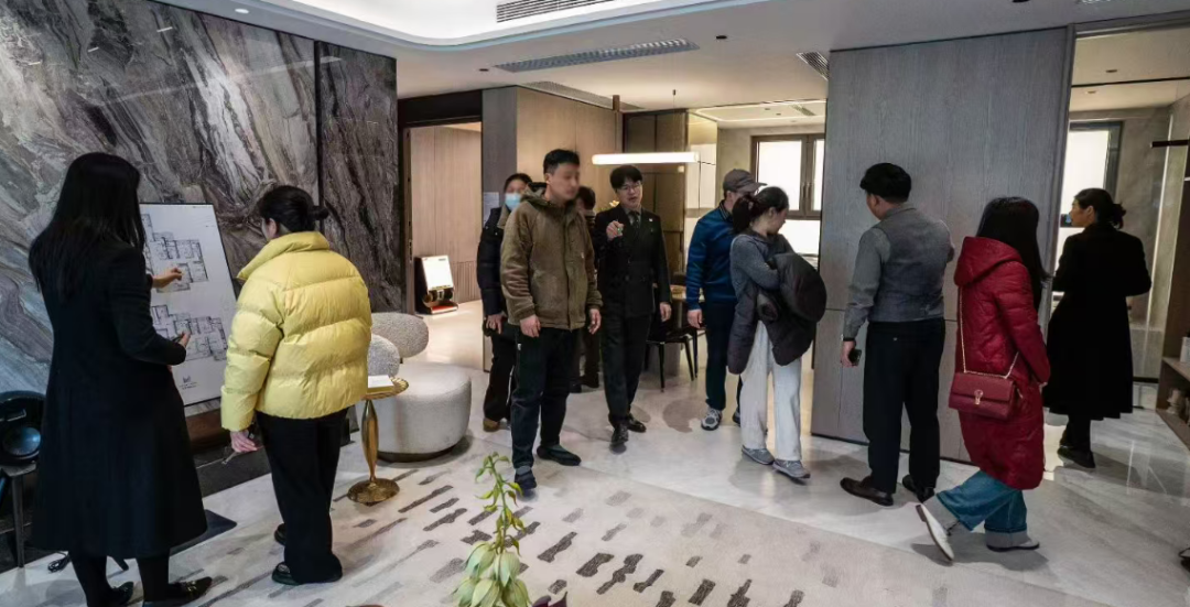 一天到访超200组！江宁新政首日一批红盘被挤爆！(图3)