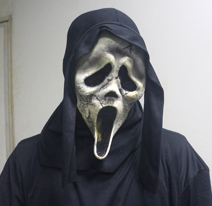 日本狂人戴鬼面具吓唬人惨遭蒙古勇士打毁容