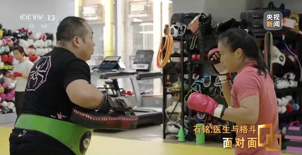 面对面丨打进UFC的女医生双重身份的她过着怎样的传奇生活？(图10)