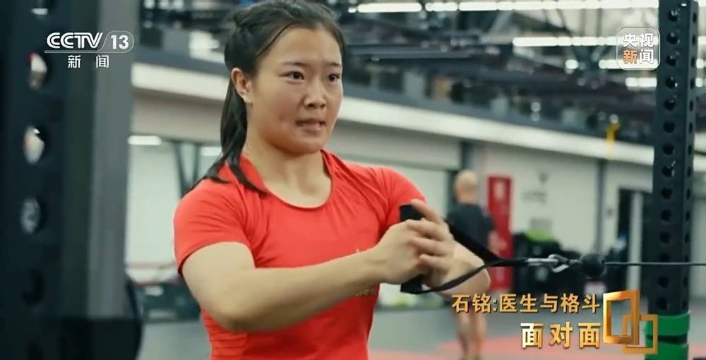 面对面丨打进UFC的女医生双重身份的她过着怎样的传奇生活？(图12)