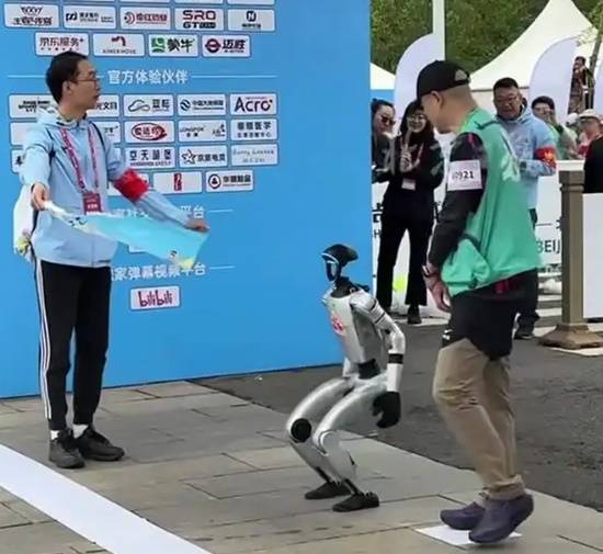 《铁甲钢拳》现实版？宇树科技将推出人形机器人格斗大赛(图2)