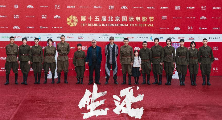 昆仑决签约选手邵正一主演电影《生还》惊艳北影红毯的搏击力量