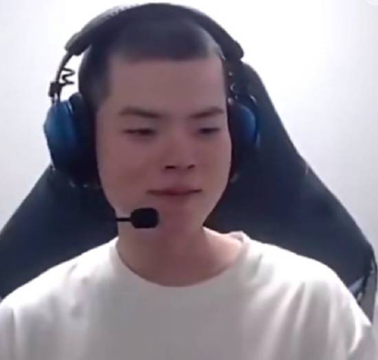 LOL世界冠军剃头服兵役：入伍前最后一局排位惜败(图2)