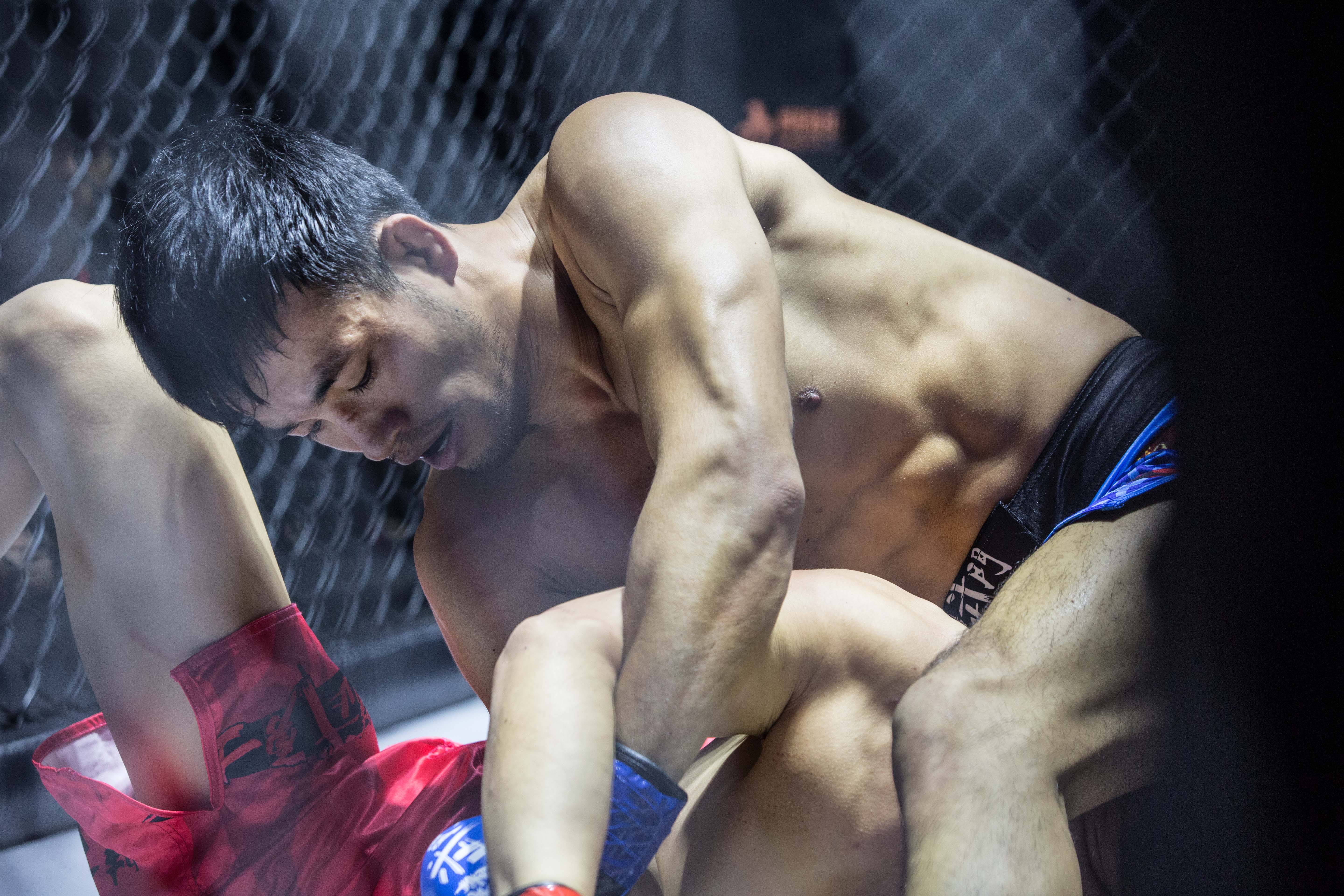 首届“怡然杯”（村MMA第十六季）国际格斗之夜开赛