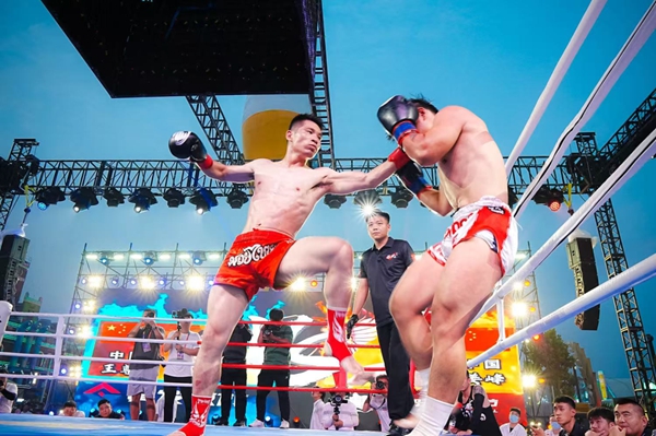 见证荣耀！青岛时尚体育节-搏击赛事在青岛西海岸新区金沙滩啤酒城热血开战(图2)