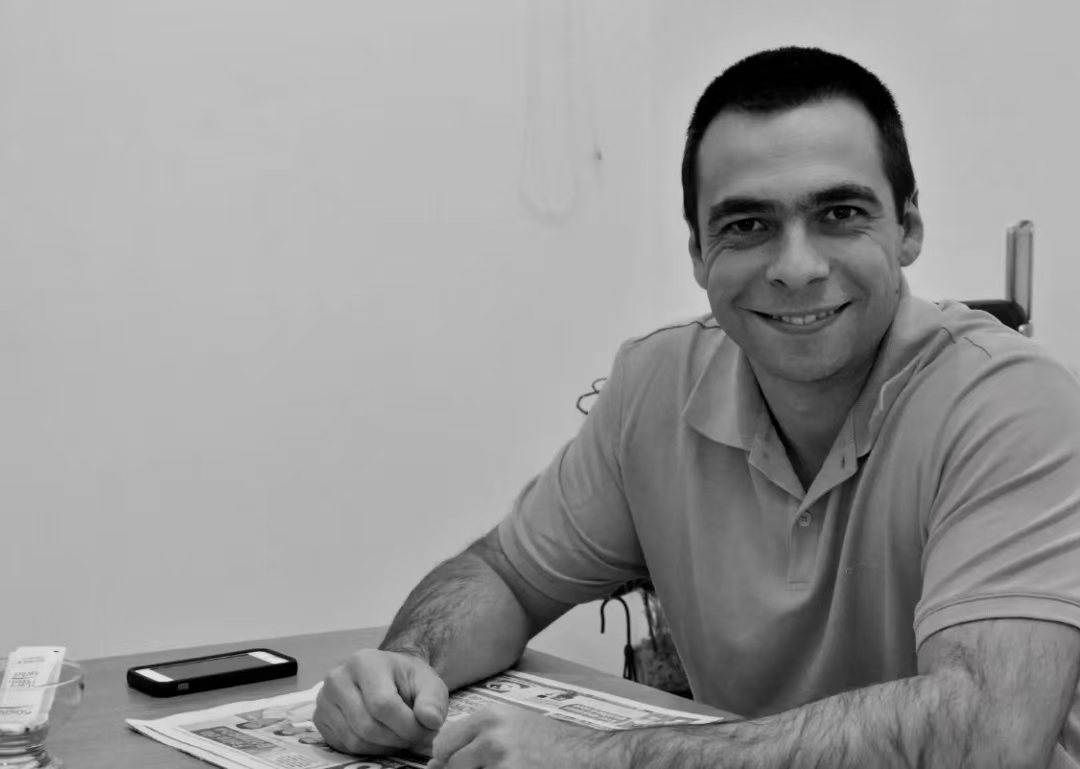 科技公司CEO突发意外去世年仅44岁！“跳伞时被同伴膝盖击中头部坠落在指定区域外的农场田地里”