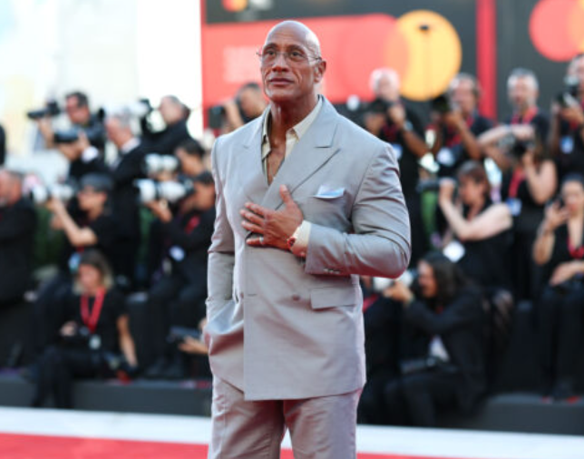 “巨石”变成“小石头”强森暴瘦脱相医生发出健康警告