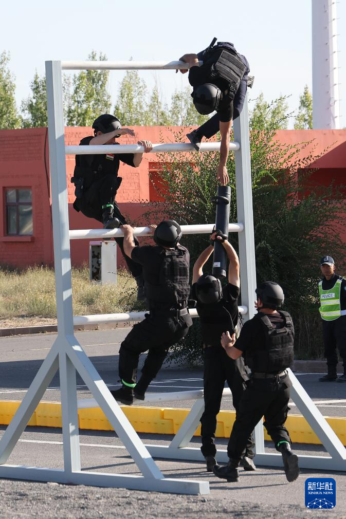 首届中国—中亚公安内务部门特种警察技能挑战赛闭幕(图4)