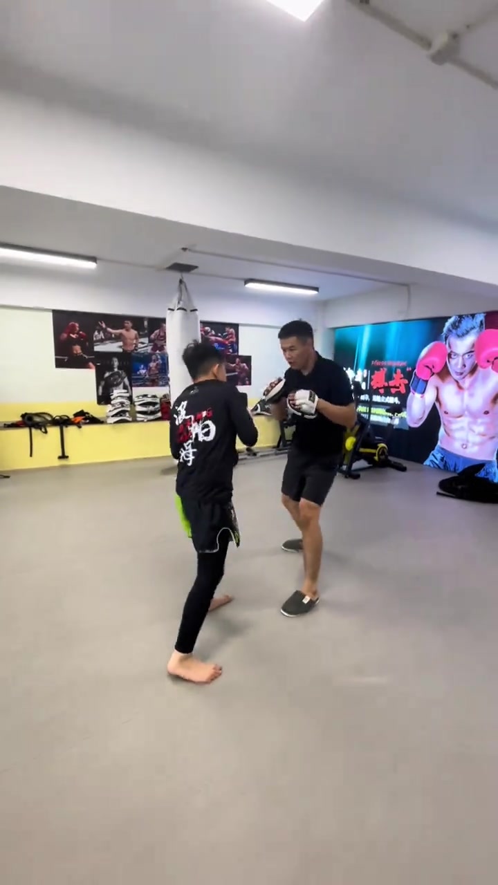 传武被“打脸”才能去魅化！通背拳高手赵鸿刚在世界扇耳光大赛上遭KO