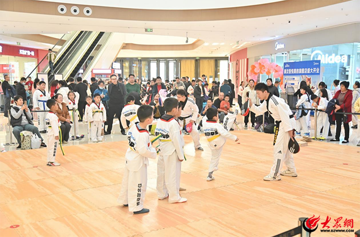 “好运山东”2025年“决战泰山之巅”跆拳道搏击公开赛圆满落幕(图2)
