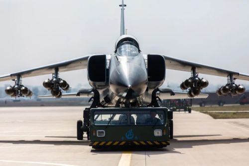 歼轰-7A型战斗轰炸机要说再见了吗？(图5)