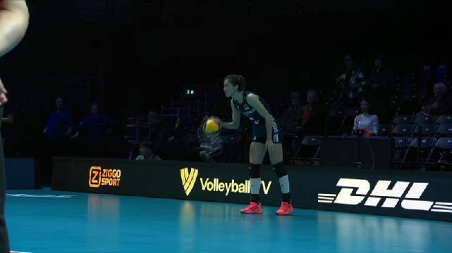 世界第一孙颖莎春节坦言家是避风港！赛场是王者回家秒变蹦跳小企鹅