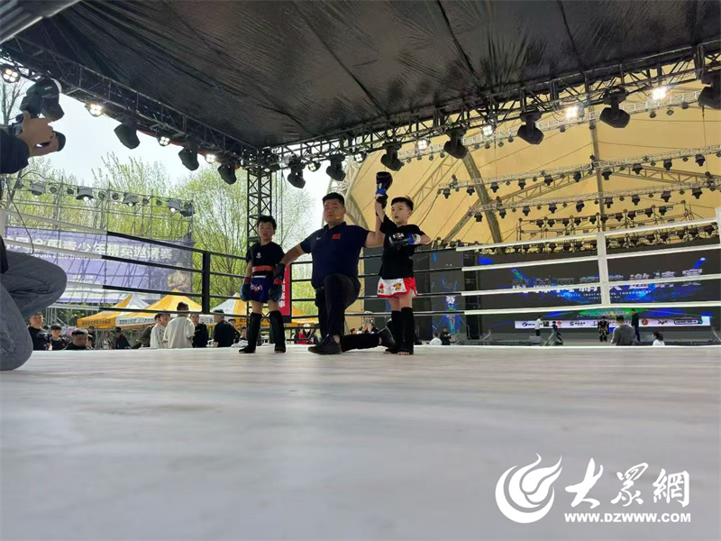 喜报！蓬莱傲莱格斗李日峰斩获武林风金腰带创烟台搏击历史