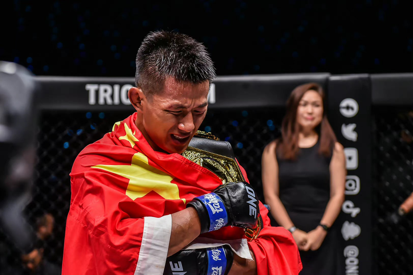 中国MMA新锐“毒蛇”冯天浩遭对华不败韩选手KO荣耀之路暂受挫