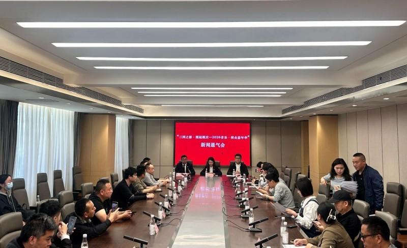 五一“燃爆”南充连续三天搏击赛事与潮流音乐交替上演